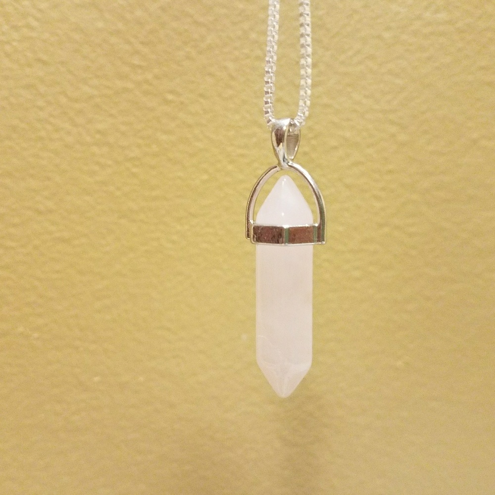 NWOT Natural Rose Quartz Stone Necklace